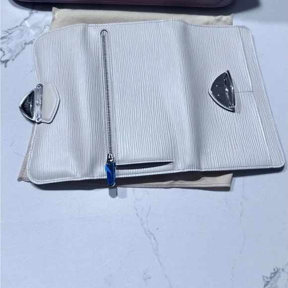 Elegant White Clutch Bag
